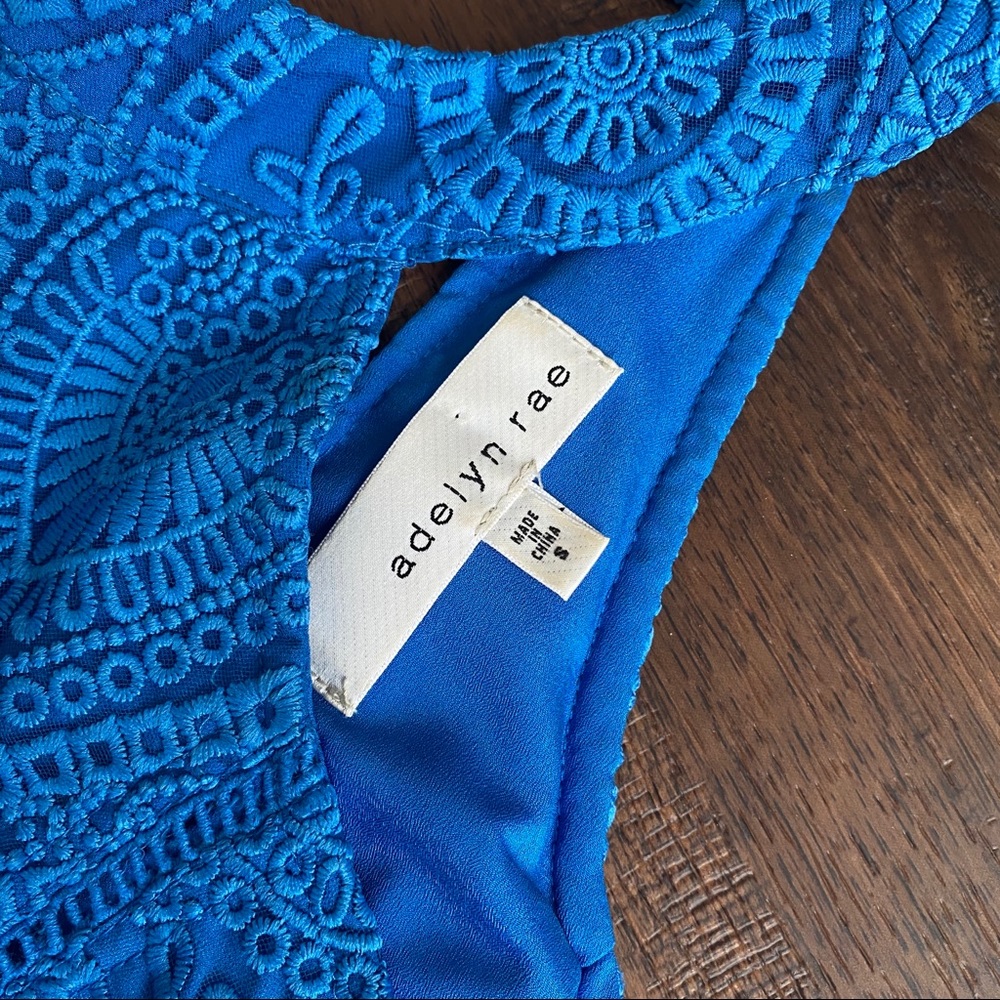 Flattering halter neck and keyhole back blue dress - Picture 7 of 7